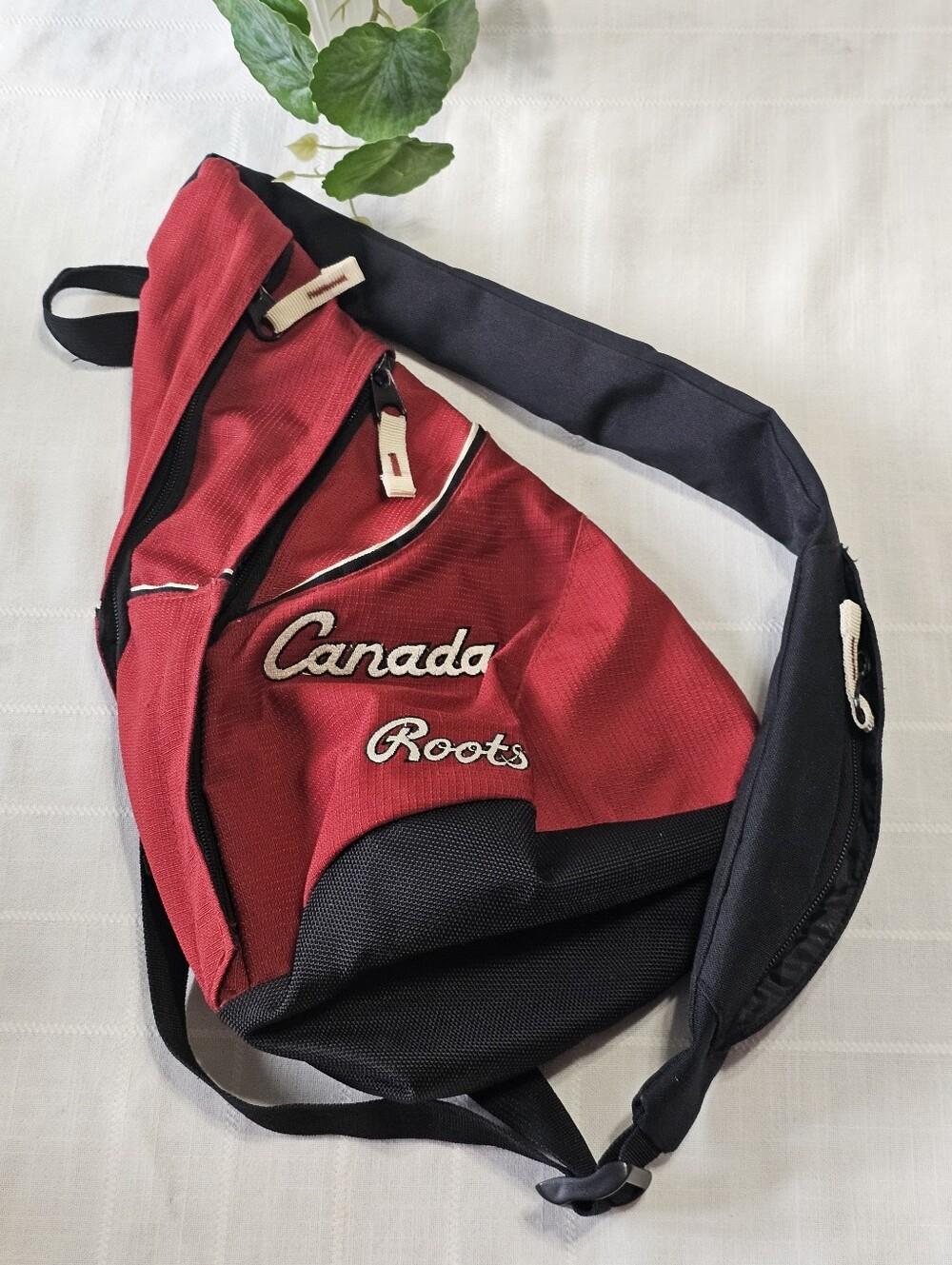 Vintage Roots Canada Red & Black Sling Backpack Crossbody Bag 1990s Y2K